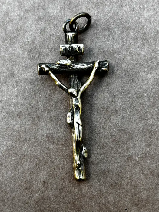Strieborny križik